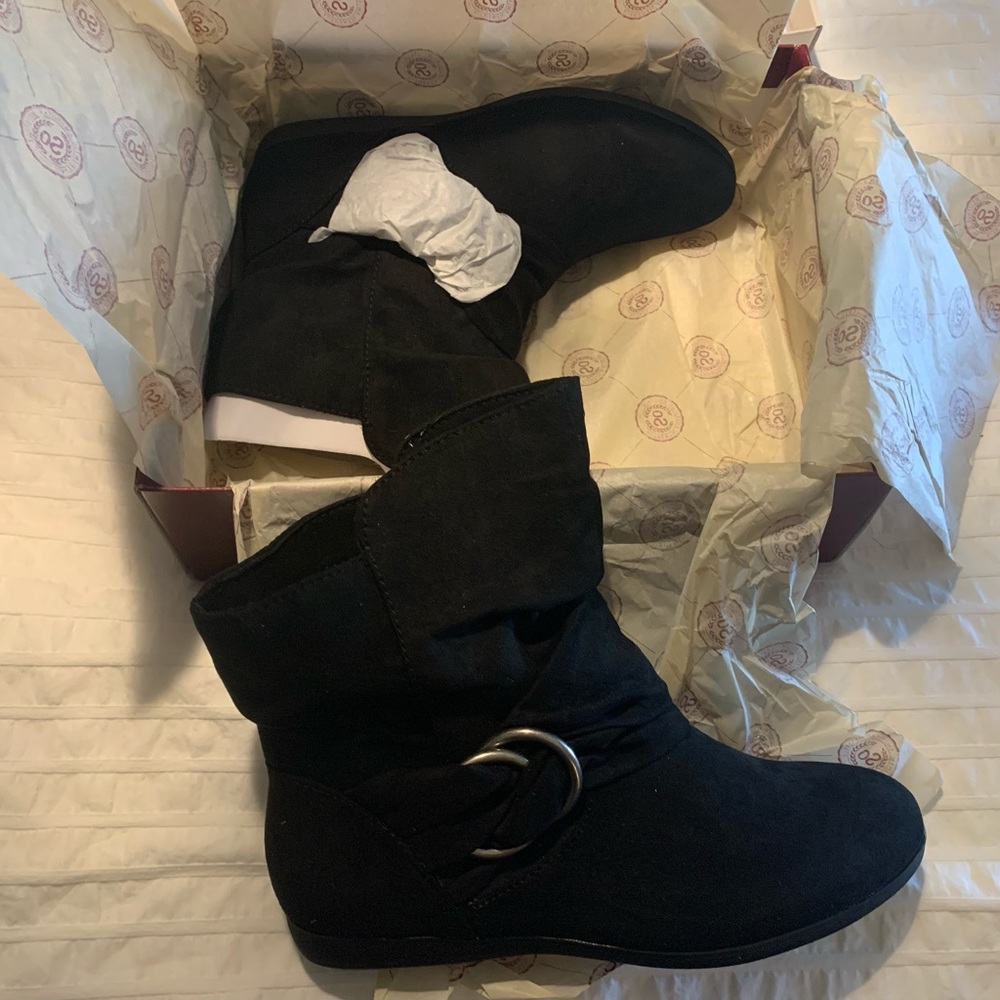 S.O. Black booties